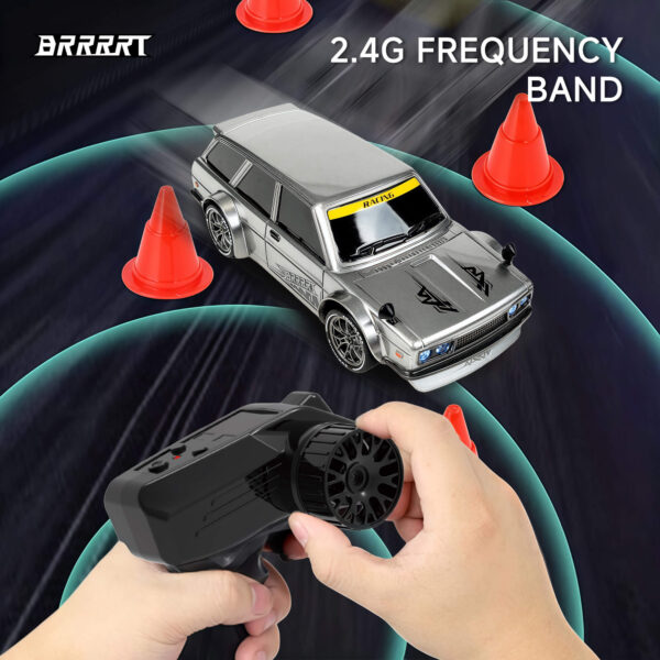 1/24 Scale 4WD RC Drift Car in Silver, High-Speed Drift - Remote Control Action